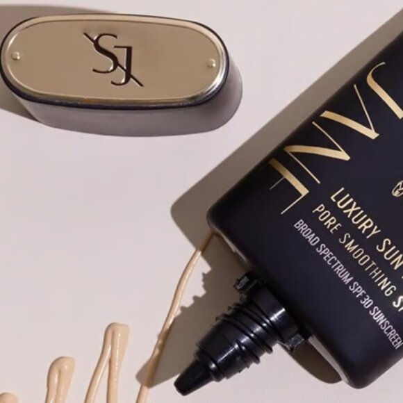 SAINT JANE - Luxury Sun Ritual - Pore Smoothing SPF 30 Mineral Sunscreen | - Picture 3 of 6